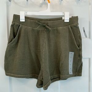 Women’s Old Navy Extra high rise Vintage 3” inseam shorts, green, size L. NWT